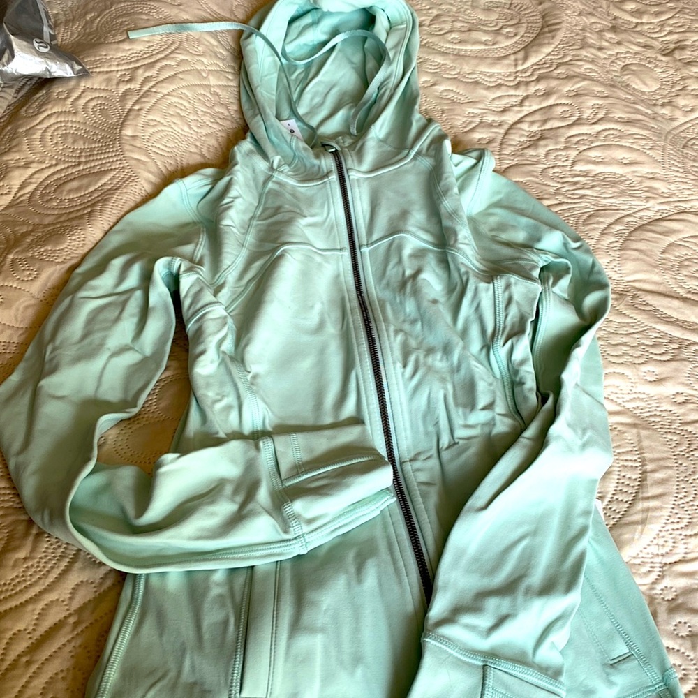 Nwt lululemon running hoodie sz 6